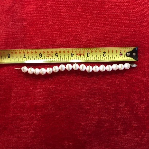 Elegant Pearl and Crystal Bracelet - Picture 6 of 10